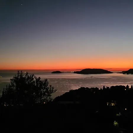 Holiday home Ulivi House, Inside A Private Park, Pool, Tennis, 2 Ac Bdr, 2bth, Parking Next And Private Garage In Lerici! *