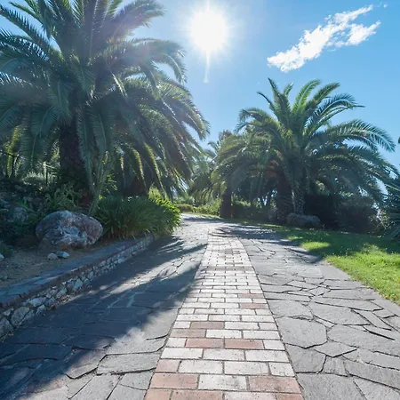 Ulivi House, Inside A Private Park, Pool, Tennis, 2 Ac Bdr, 2bth, Parking Next And Private Garage In Lerici! *