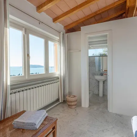 Holiday home Ulivi House, Inside A Private Park, Pool, Tennis, 2 Ac Bdr, 2bth, Parking Next And Private Garage In Lerici! *