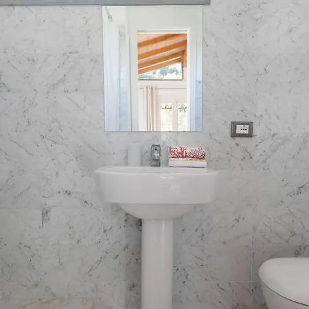 Ulivi House, Inside A Private Park, Pool, Tennis, 2 Ac Bdr, 2bth, Parking Next And Private Garage In Lerici! * Lerici