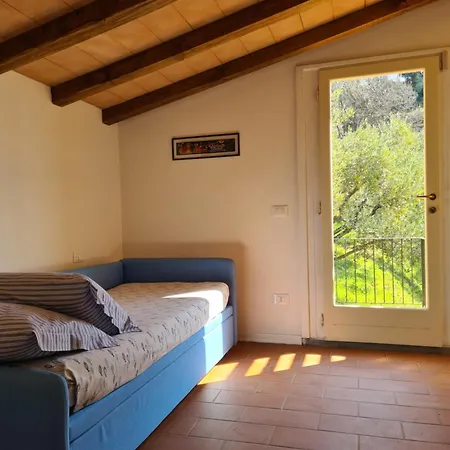 Ulivi House, Inside A Private Park, Pool, Tennis, 2 Ac Bdr, 2bth, Parking Next And Private Garage In Lerici!