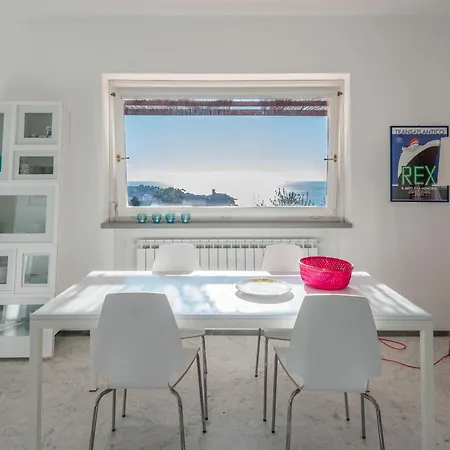 Ulivi House, Inside A Private Park, Pool, Tennis, 2 Ac Bdr, 2bth, Parking Next And Private Garage In Lerici!