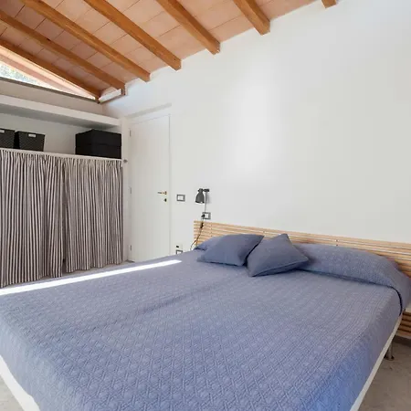Ulivi House, Inside A Private Park, Pool, Tennis, 2 Ac Bdr, 2bth, Parking Next And Private Garage In Lerici! Holiday home