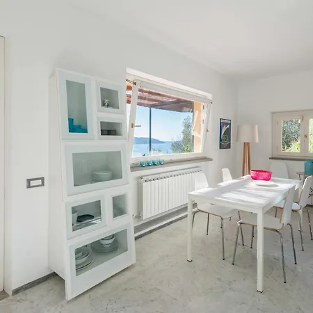 Holiday home Ulivi House, Inside A Private Park, Pool, Tennis, 2 Ac Bdr, 2bth, Parking Next And Private Garage In Lerici! *