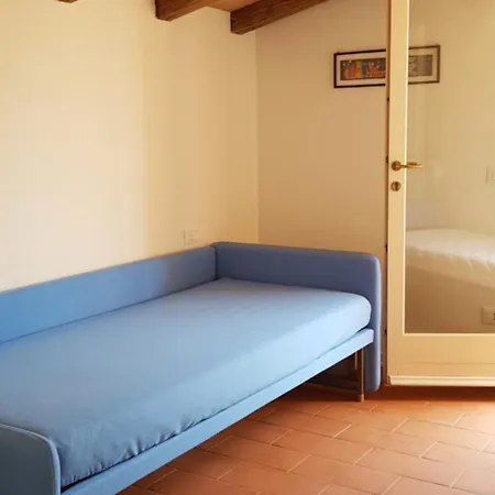 Ulivi House, Inside A Private Park, Pool, Tennis, 2 Ac Bdr, 2bth, Parking Next And Private Garage In Lerici! Holiday home Lerici