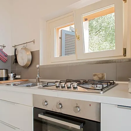 Ulivi House, Inside A Private Park, Pool, Tennis, 2 Ac Bdr, 2bth, Parking Next And Private Garage In Lerici! * Lerici