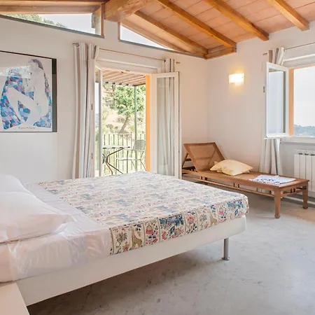 Ulivi House, Inside A Private Park, Pool, Tennis, 2 Ac Bdr, 2bth, Parking Next And Private Garage In Lerici! Holiday home *