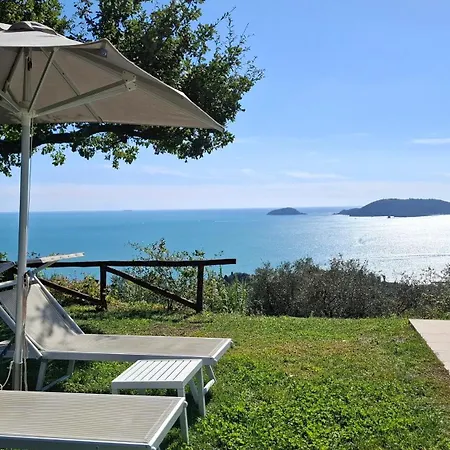 Ulivi House, Inside A Private Park, Pool, Tennis, 2 Ac Bdr, 2bth, Parking Next And Private Garage In Lerici! *
