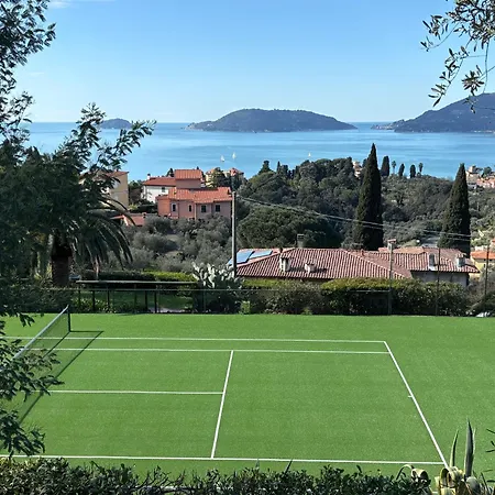 Ulivi House, Inside A Private Park, Pool, Tennis, 2 Ac Bdr, 2bth, Parking Next And Private Garage In Lerici!