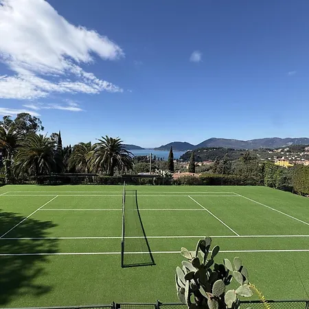 Ulivi House, Inside A Private Park, Pool, Tennis, 2 Ac Bdr, 2bth, Parking Next And Private Garage In Lerici!