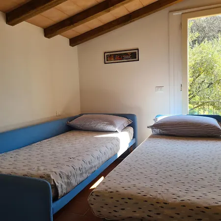 Ulivi House, Inside A Private Park, Shared Pool, Tennis, 2 Ac Bdr, 2bth, Parking Next And Private Garage In Lerici! Lerici