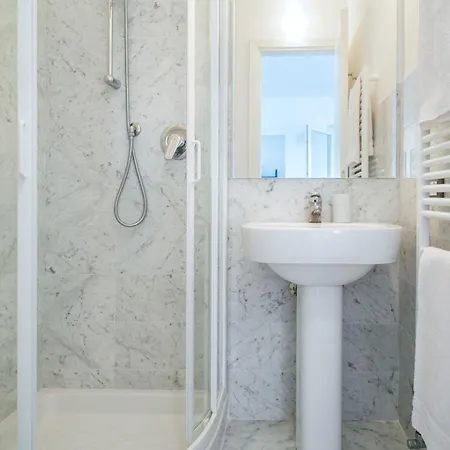 Ulivi House, Inside A Private Park, Shared Pool, Tennis, 2 Ac Bdr, 2bth, Parking Next And Private Garage In Lerici! Ferienhaus