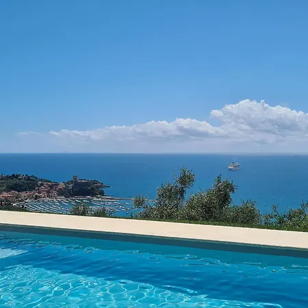 Holiday home Ulivi House, Inside A Private Park, Shared Pool, Tennis, 2 Ac Bdr, 2bth, Parking Next And Private Garage In Lerici! Lerici