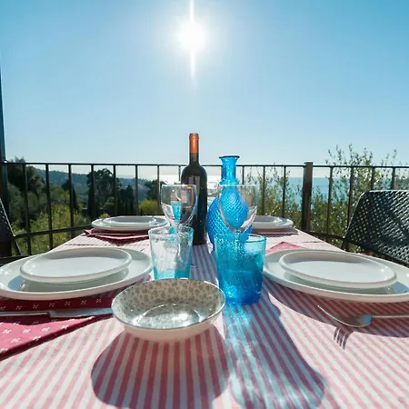 Ulivi House, Inside A Private Park, Shared Pool, Tennis, 2 Ac Bdr, 2bth, Parking Next And Private Garage In Lerici! Holiday home *